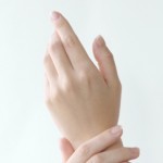 手の甲のしわ ハンドクリームより化粧水で改善されました。